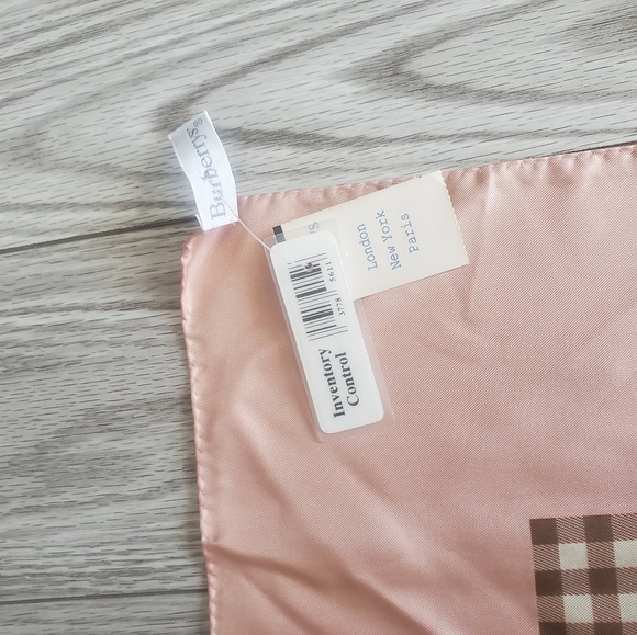 Burberry Scarf/Hankies - Picture 6 of 17